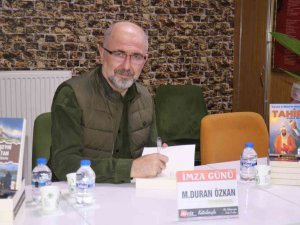 Gazeteci -Yazar Özkan, İkinci Kitabının İmza Gününde Kitapseverlerle Buluştu