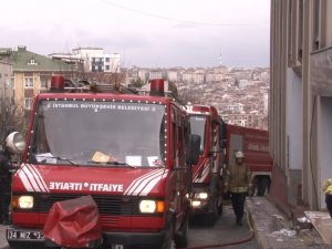 Bahçelievler’de Yangına Müdahale Etmeye Çalışan Kişi Dumandan Etkilendi