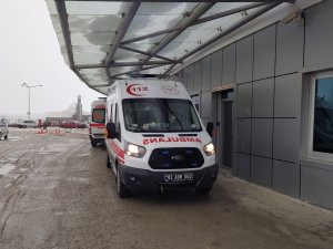 Konya’da Apartman Sakini İle Yönetici Arasındaki Bıçaklı Kavga Kamerada