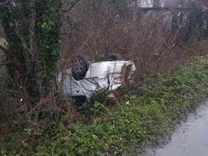 Köpeğe Çarpmamak İçin Direksiyonu Kırınca Takla Attı: 4 Yaralı