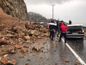 Mersin-antalya Karayolundaki Heyelanda Ölümün Eşiğinden Döndüler