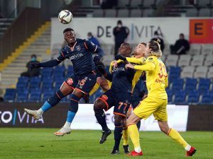 Spor Toto Süper Lig: Medipol Başakşehir: 0 - Göztepe: 1 (İ̇lk Yarı)