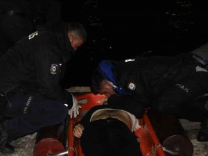 Denizde Hareketsiz Bulunan Genci Polislerin Hayatta Tutma Mücadelesi
