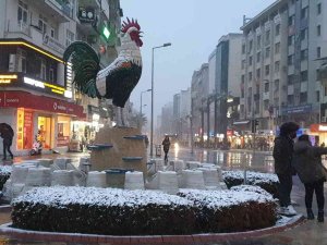 Beklenen Kar, Denizli’yi Beyaza Bürüdü