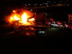 Arnavutköy’deki Fabrika Yangını Söndürüldü