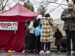 Fransa’da Son 24 Saatte 389 Bin 320 Yeni Vaka