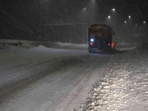 Kar Etkisini Arttırdı, Ekipler Çalışmalarını Sürdürüyor