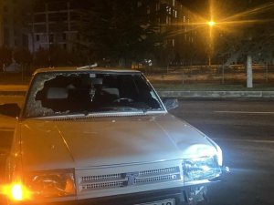 Barışma Teklifini Reddeden Kız Arkadaşını Yoldan Geçen Aracın Önüne Attı