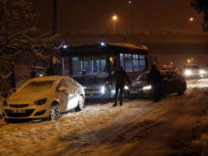 Şehri Etkisi Altına Alan Kar Sürücülere Çile, Çocuklara Neşe Oldu