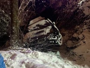 Buzlanma Nedeniyle Dere Yatağına Uçan Otomobilde Can Pazarı: 1 Ölü, 3 Yaralı