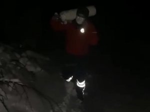 Oksijen Tüpünü Hastaya Omuzunda Taşıdı