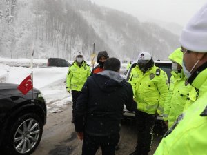 Vali Atay, Karla Mücadele Ekiplerini Ziyaret Etti