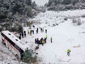 Kuzey Marmara Otoyolu’nda Yolcu Otobüsü Şarampole Devrildi: 3 Ölü, 15 Yaralı