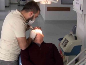 Damağına Saplanan Kurşun Büyüklüğündeki Demir Parçasından 15 Yıl Sonra Haberdar Oldu