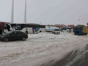 Sivas’ta Yollar Ulaşıma Kapatıldı