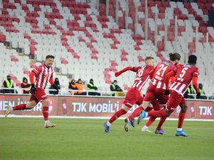 Sivasspor, Evindeki Yenilmezlik Serisini 11 Maça Çıkardı
