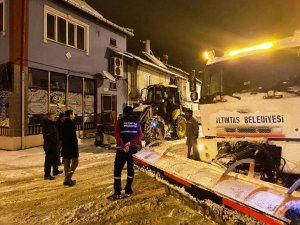 Kaymakam Ve Belediye Başkanı Karla Mücadele Çalışmalarını İnceledi