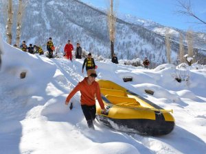 Milli Sporcular, Eksi 10 Derecede Rafting Antrenmanları Yapıyorlar