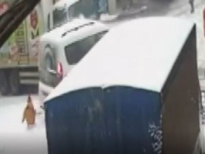 Küçük Çocuğun İnanılmaz Kurtuluşu Kamerada