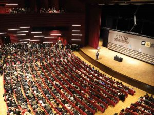 Konya’da Şehir Konferanslarının Konuğu Hayati İ̇nanç Oldu