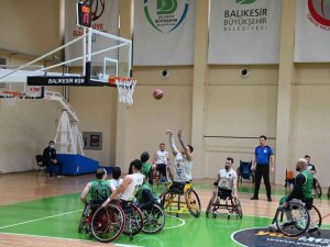 Tekerlekli Sandalye Basketbol Takımı Farklı Kazandı