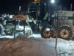 Orman Ekiplerinden Uşak’ta Karla Mücadeleye Destek