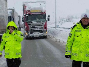 Samsun’da Kar Yağışı Karayolu Ulaşımını Aksattı