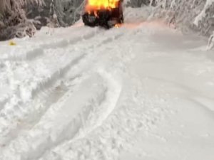 Delmece Yaylası’na Çıkmaya Çalışan Cip Alev Alev Yandı