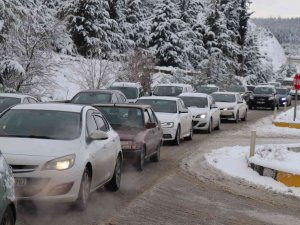 Antalya Karayolunda Uzun Araç Kuyrukları Oluştu