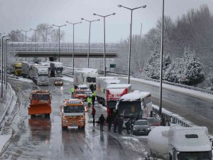 Tem’de 13 Araçlı Zincirleme Kaza: 2 Yaralı