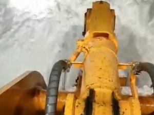 Elektrik Arıza Ekibi, Yoğun Kar Yağışında 3 Saat Mahsur Kaldı