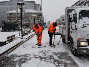 Altınova’da Yollar Açık, Ekipler Teyakkuzda