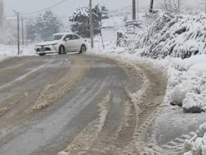 Yalova-armutlu Karayolunda Ekiplerin Kar Mesaisi