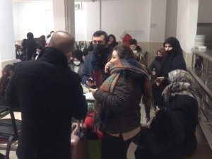 Kar Yolları Kapadı, Yolcular Yurtlara Yerleştirildi