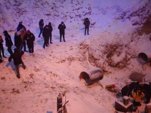 Girdikleri Tünelde Zehirlenen İki İşçiden Birisi Çıkartıldı