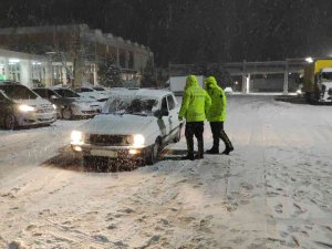 Ankara-kayseri Karayolunda Trafik Kontrollü Sağlanıyor