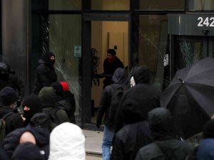 Belçika’da Covid-19 Kısıtlamaları Protestosuna Polis Müdahalesi