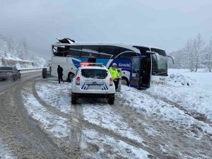Bursa’da Yolcu Otobüsü İle Tır Çarpıştı 2 Yaralı
