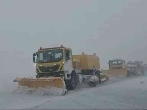 Gap Havalimanında Kar Temizleme Çalışmaları