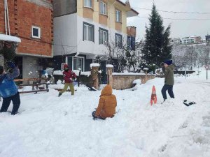 Kar Kalınlığı İlçe Merkezinde 20, Yüksek Kesimlerde 90 Santime Ulaştı