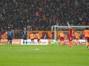Trabzonspor Galatasaray'ı İstanbul'da devirdi