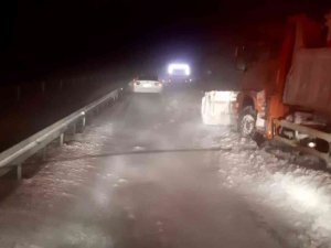 Diyarbakır’da Tipi Nedeniyle Araçlarda Mahsur Kalan Vatandaşları Afad Ekipleri Kurtardı