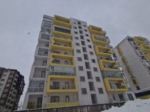 Karabük’te 10 Katlı Sitede Çıkan Yangın Paniğe Neden Oldu