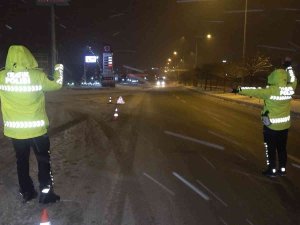 Kırıkkale-kırşehir Kara Yolu Tır Geçişlerine Kapatıldı