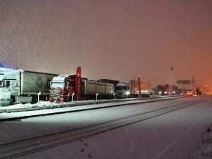 Uluslararası Yolda Ulaşıma Kar Engeli