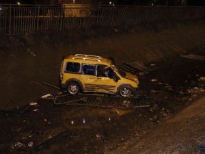 Adana’da Hafif Ticari Araç Sulama Kanalına Düştü: 3 Yaralı