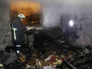 Üst Kattaki Daireyi Yağmalayıp, Alt Katı Çocuklar İçerdeyken Ateşe Verdiler