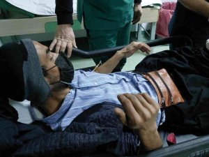 Pazarda Bıçaklı Saldırıya Uğrayan Seyyar Satıcı Hastanelik Oldu