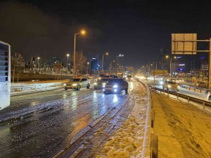 Kar Lastiği Olmayan İ̇ett Otobüsü 500t Yolda Kaldı