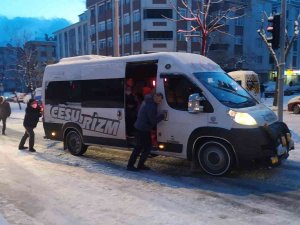 Bağcılar’da Araçlar Yolda Kaldı